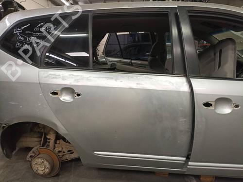 Used Right rear door KIA CARENS II MPV (FJ) [2002-2013]  15678946
