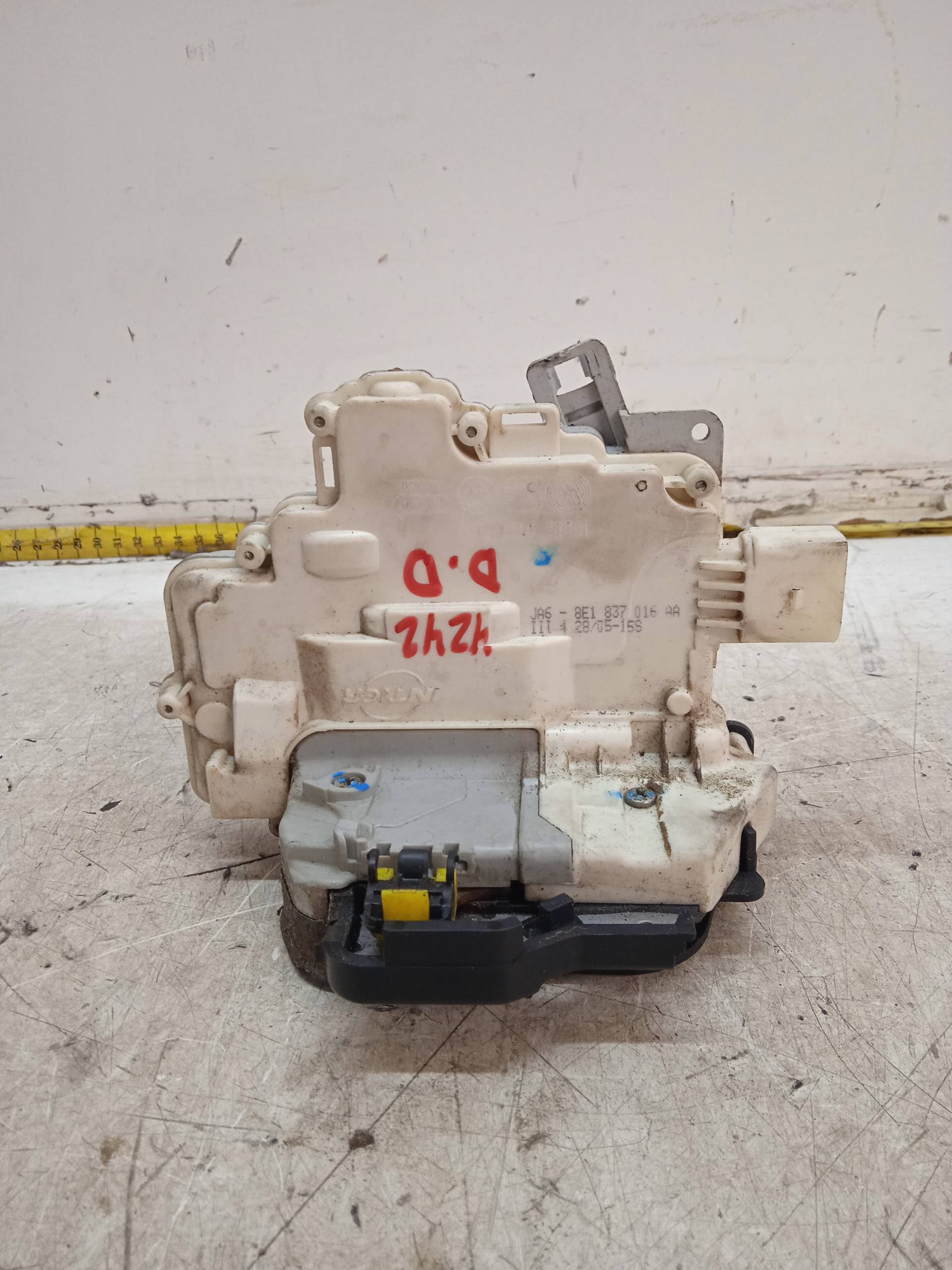 Serrure électrique Avant Droit Pour Audi A4 B7 2006 - Référence 8E1837016AA - 7 Broches - Occasion Originale Et Fonctionnelle