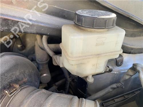 brake-master-cylinder-nissan-murano-i-z50-2002-2003-2004-2005-2006-2007-2008-2009-29259688 main image