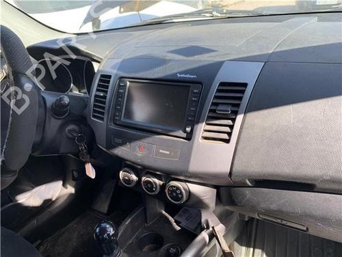 Midtkonsoll MITSUBISHI OUTLANDER II (CW_W) 2.0 DI-D (CW8W) (140 hp) 32417779