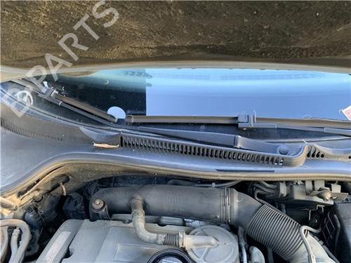 Used Front windshield wiper arm VW GOLF V (1K1) [2003-2010]  32389063