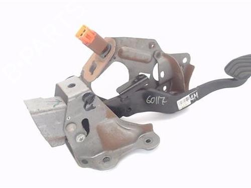 Used Clutch pedal NISSAN QASHQAI II (J11, J11_) [2013-2025]  25009978