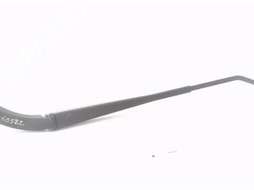 Used Front windshield wiper arm DACIA DOKKER Box Body/MPV 1.5 dCi 75 / Blue dCi 75 (FEJW, FEAH) (75 hp) 30182975