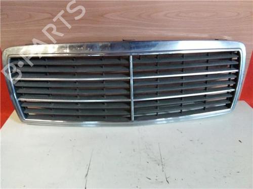 Used Grille MERCEDES-BENZ C-CLASS (W202) [1993-2000]  13396321