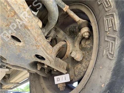 Used Left front steering knuckle NISSAN TERRANO II (R20) 2.7 TD 4WD (101 hp) 25148850