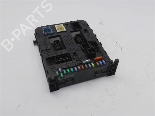 Used Fuse box Fuse box 32451038 32451038