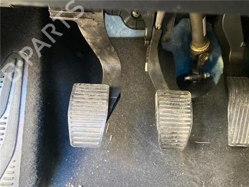 Used Clutch pedal FIAT TIPO Hatchback (356_, 357_) 1.4 (356HXA1B) (95 hp) 19133774