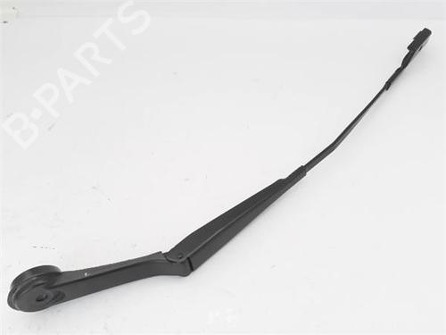 Used Front windshield wiper arm FORD FOCUS III 1.5 TDCi (120 hp) 22339431