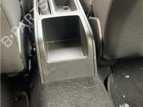 Used Middle console Middle console SEAT IBIZA V (KJ1, KJG) 1.0 TSI (95 hp) 32418481 32418481