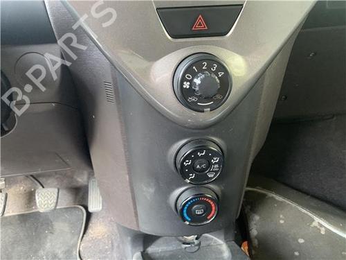 climate-control-toyota-iq-_j1_-2008-2009-2010-2011-2012-2013-2014-2015-29135410 main image