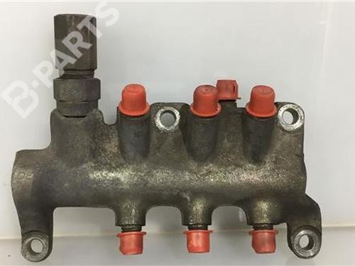 Used Injection rail OPEL SIGNUM Hatchback (Z03) 3.0 V6 CDTI (F48) (177 hp) 9696536