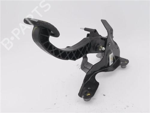 Used Clutch pedal RENAULT SCÉNIC III (JZ0/1_) 1.5 dCi (106 hp) 29527002