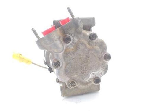 Used Vacuum pump VW GOLF V (1K1) 1.9 TDI (105 hp) 31575158