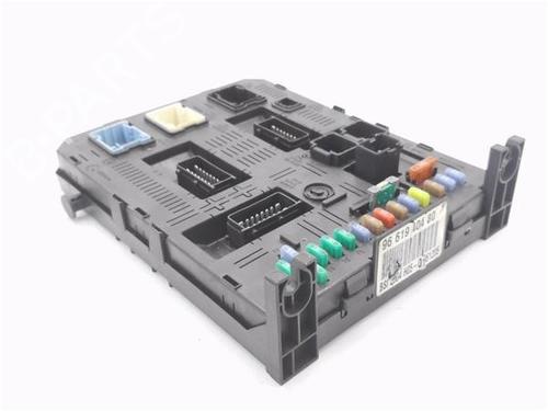 Fuse box CITROËN C4 I (LC_) | BP32162170E1