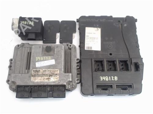 Used Electronic module RENAULT MEGANE II (BM0/1_, CM0/1_) [2001-2012]  16655311