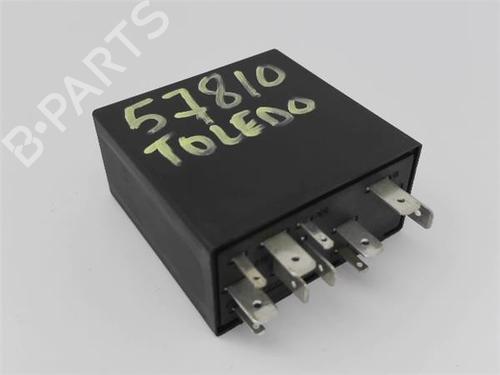 Used Fuse box SEAT TOLEDO II (1M2) 1.9 TDI (110 hp) 25718936