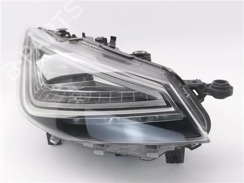 Used Right headlight Right headlight SEAT IBIZA V (KJ1, KJG) 1.0 TSI (110 hp) 33244090 33244090
