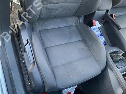 Stol høyre foran VW GOLF V (1K1) [2003-2010]  32419310