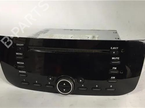 Used Radio FIAT PUNTO EVO (199_) 1.3 D Multijet (199AXC1A, 199BXC1A, 199AXT1A, 199BXT1A) (75 hp) 9635507