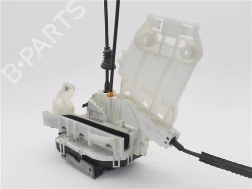 front-right-lock-jeep-renegade-suv-bu-b1-bv-2014-34449083 main image