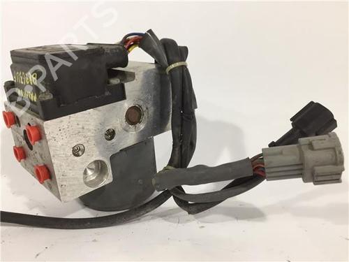 Used ABS pump NISSAN PRIMERA Hatchback (P11) [1996-2002]  9635593