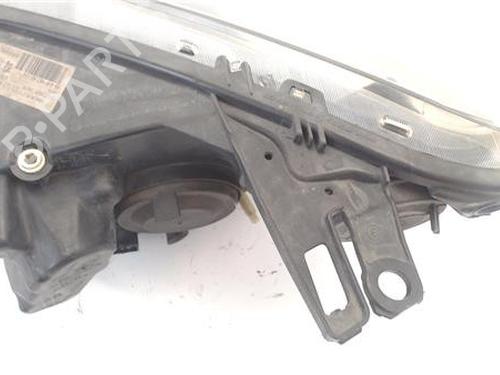 Right headlight PEUGEOT 1007 (KM_) 1.4 HDi | BP31990684C29 