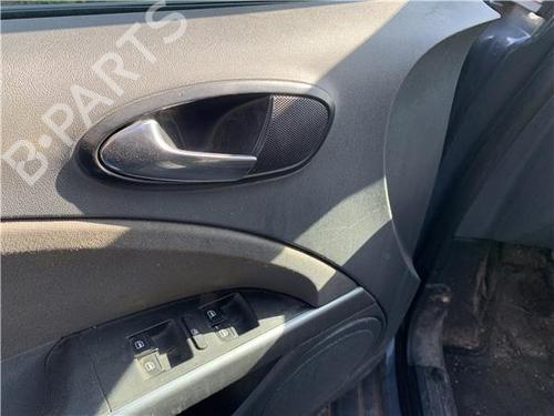 Used Front left interior door handle SEAT LEON (1P1) 1.9 TDI (105 hp) 32417906