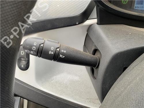 spak-kontakt-renault-twizy-mam_-2012-32450861 main image