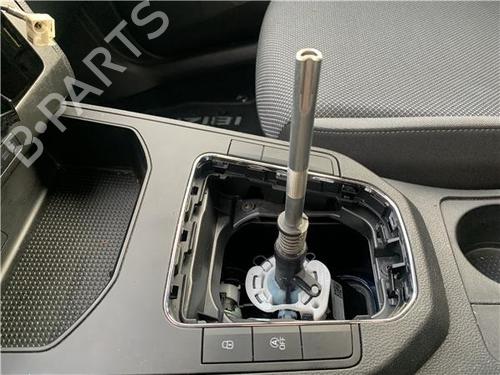 Used Gear lever SEAT IBIZA V (KJ1, KJG) 1.0 TSI (95 hp) 32418494