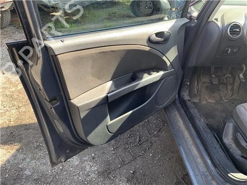 Used Left front window motor Left front window motor SEAT LEON (1P1) 1.9 TDI (105 hp) 32417909 32417909