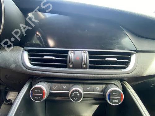 other-alfa-romeo-giulia-952_-20-952aba25b-2015-19149282 main image