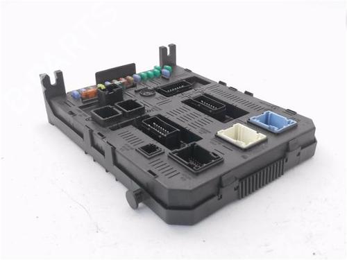 Used Fuse box CITROËN C4 I (LC_) 1.4 16V (88 hp) 31575137