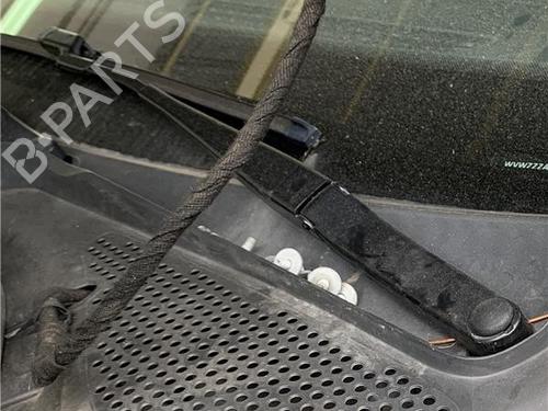 front-wiper-motor-vw-golf-vii-5g1-bq1-be1-be2-2012-2013-2014-2015-2016-2017-2018-2019-2020-2021-29281009 main image