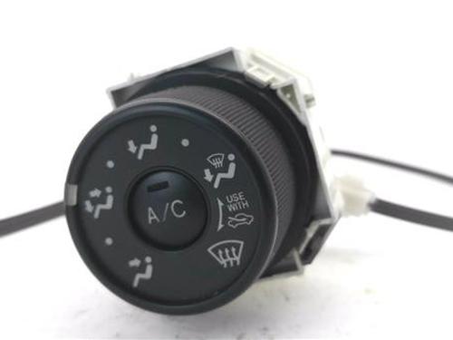 climate-control-toyota-iq-_j1_-2008-2009-2010-2011-2012-2013-2014-2015-29135410 main image