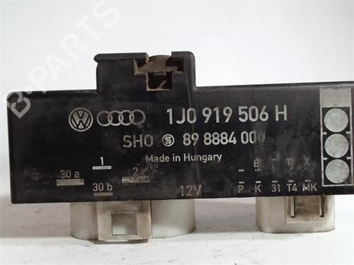 Caja reles / fusibles SEAT IBIZA II (6K1) [1993-2002]  13050196