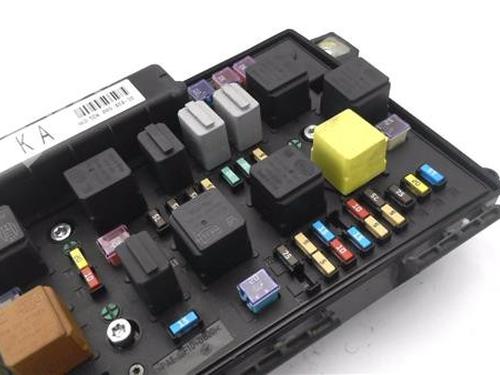 Fuse box OPEL ASTRA H GTC (A04) 1.7 CDTi (L08) | BP24473331E1 - Image 3