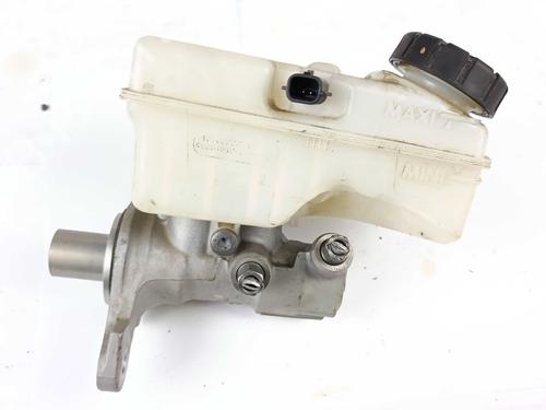 Used Brake master cylinder Brake master cylinder RENAULT CAPTUR I (J5_, H5_) 1.5 dCi 90 (J5N4, J5M5, J5MW, J5M6, J5AL, J5AJ) (90 hp) 28624037 28624037