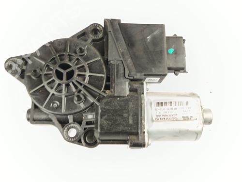Used Left front window motor HYUNDAI TUCSON (TL, TLE) 1.7 CRDi (116 hp) 30126844