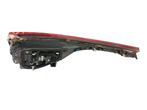 right-tailgate-light-renault-megane-iv-hatchback-b9amn_-2015-40158752 main image