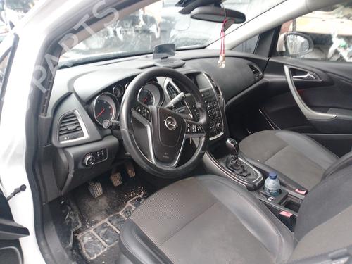 Left headlight OPEL ASTRA J Sports Tourer (P10) 1.7 CDTI (35) | BP32138314C28 