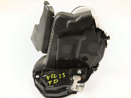 Used Rear right lock TOYOTA YARIS (_P13_) 1.5 Hybrid (NHP130_, NHP130) (101 hp) 28514855