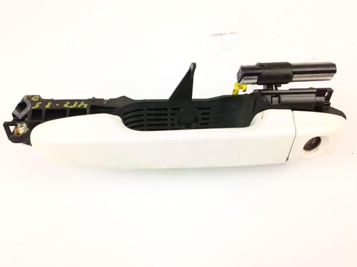 Used Front left exterior door handle TOYOTA YARIS (_P13_) 1.5 Hybrid (NHP130_, NHP130) (101 hp) 28514858