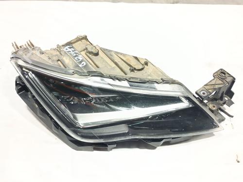 Højre forlygte SEAT LEON (5F1) 2.0 TDI (150 hp) 30168894