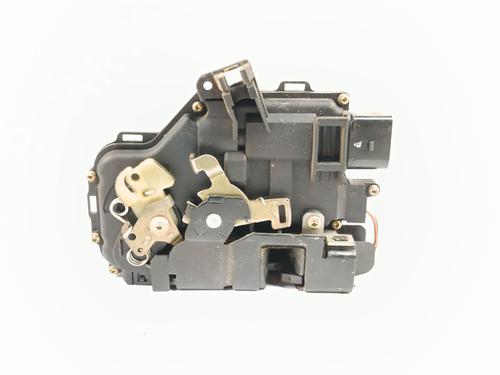 Venstre foran lås AUDI A4 B6 (8E2) 1.8 T (163 hp) 30793782