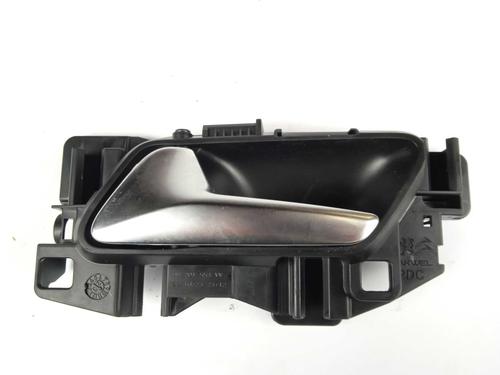 Used Front right interior door handle Front right interior door handle 17495406 17495406
