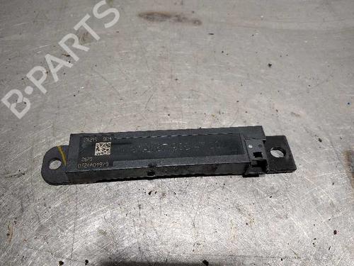 electronic-sensor-mercedes-benz-cla-c118-a1679054700-3-pines-sensor-antena-2019-10152268 main image
