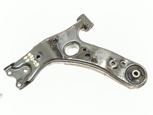 Højre fortil bærearm TOYOTA AURIS (_E15_) 1.4 D-4D (NDE150_, NDE150R) (90 hp) 28515079