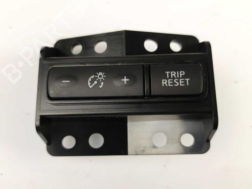 Used Switch Switch NISSAN QASHQAI II (J11, J11_) 1.3 DIG-T (140 hp) 30396573 30396573