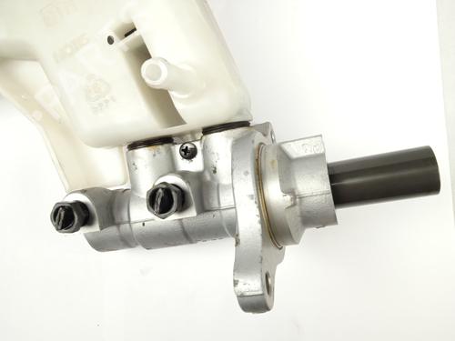 Brake master cylinder KIA SPORTAGE III (SL) 1.7 CRDi | BP15257292M77 