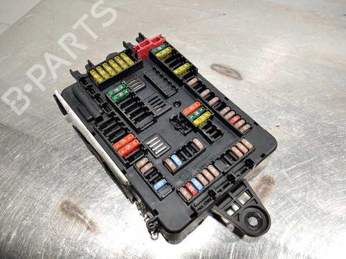 Used Fuse box Fuse box 9997747 9997747
